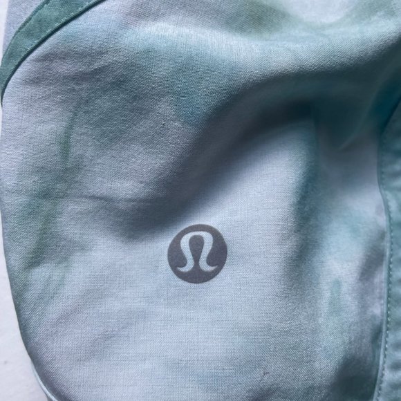 Track that tracker lululemon shorts. - Picture 3 of 4